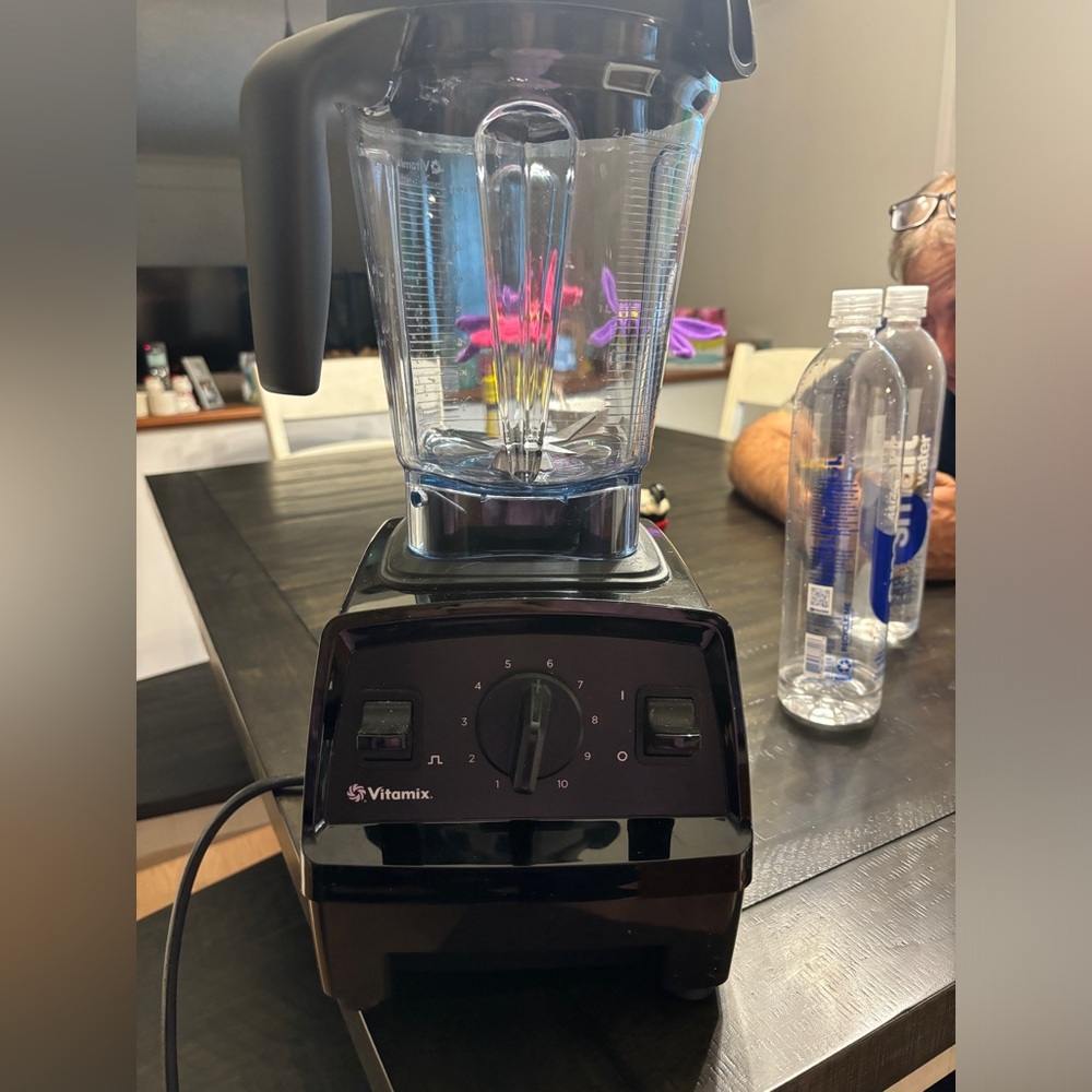 Vitamix E310 Explorian Blender, Professional-Grade, 64 Oz.